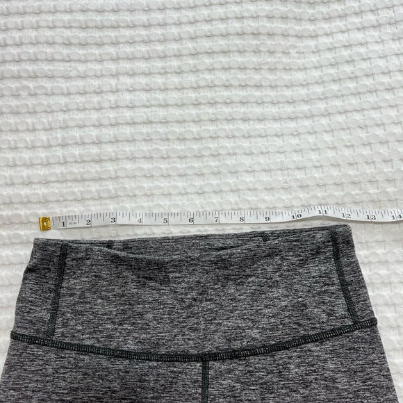 Patagonia Woman’s Heather Grey Centered Yoga Crop Leggings - Picture 7 of 14